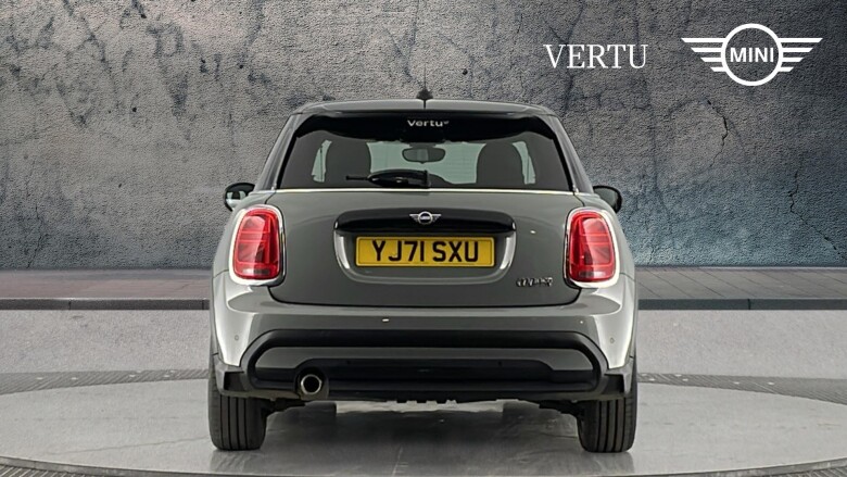 MINI Hatchback 1.5 Cooper Exclusive 5dr Auto [Comfort/Nav Pack] Petrol Hatchback